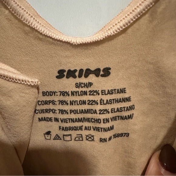 SKIMS Everyday Sculpt Mid Thigh Bodysuit Clay - Picture 3 of 4